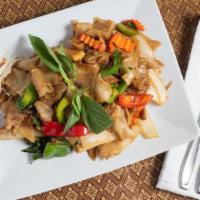 Drunken Noodle · Flat rice noodle pan fried with garlic, chili, mushroom, tomato, bamboo shoot, bell pepper, ...