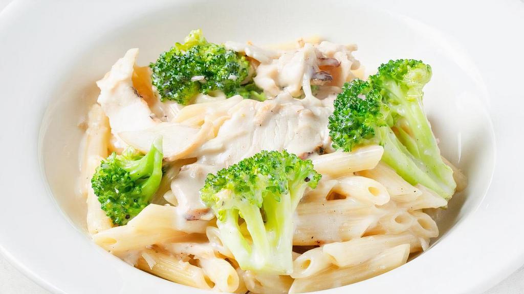 Chicken & Broccoli Penne · Penne pasta with sliced chicken and broccoli with Alfredo sauce.