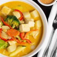 Yellow Curry · Mild yellow curry in coconut milk with potatoes, onions and carrot.