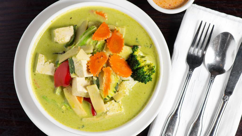 Spicy Green · Green curry in coconut milk with bamboo shoots, bell pepper and basil.