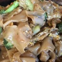 Pad See-Ew · Choice of meat stir fried with rice noodle, egg, broccoli and carrot in sweet soy sauce.