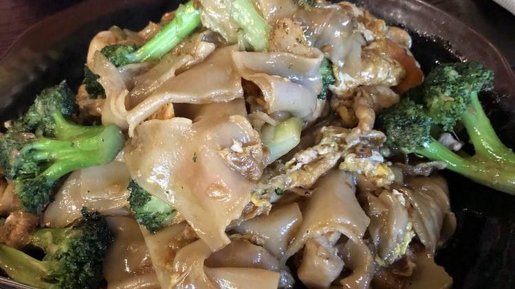 Pad See-Ew · Choice of meat stir fried with rice noodle, egg, broccoli and carrot in sweet soy sauce.
