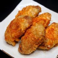 Fried Chicken Wings · 香酥鸡翅
Spicy.