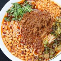 Hot & Sour Rice Noodles Soup · 酸辣米线
Contains Peanuts & Soybeans