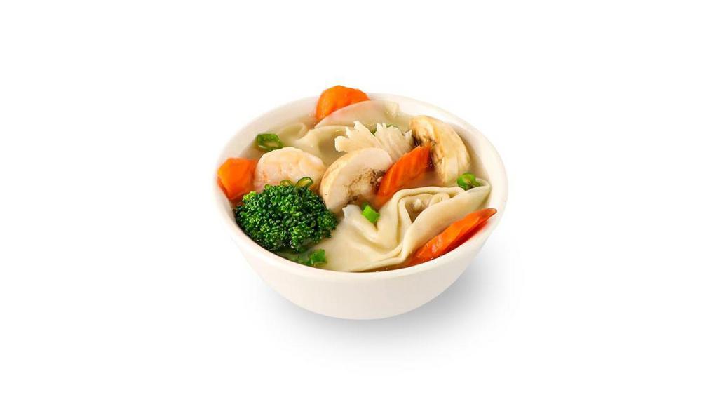 Large Wonton Soup · Wontons, shrimp, white chicken, broccoli, carrots , water chestnuts and mushrooms.. (2)  170cal