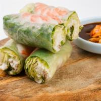 Goi Cuon Tom Thit · Shrimp and pork spring rolls.