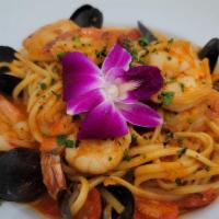 Seafood Linguine Pasta · scallop | shrimp | mussels | light marinara sauce | tuscan bread