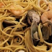 Spaghetti Di Mare · Shrimp, Clams, Mussels & Calamari in White Wine or Tomato Sauce