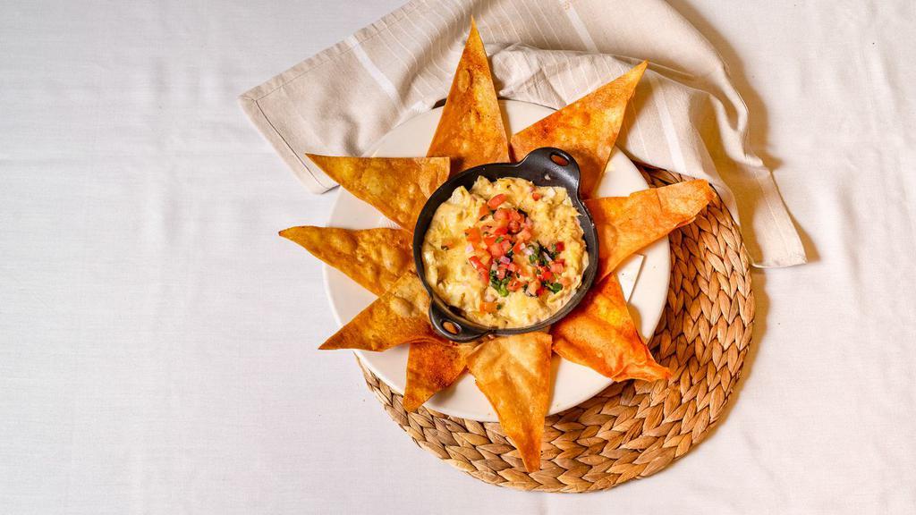 Cheesy Spinach & Artichoke Dip · Three-cheese spinach and artichoke dip served hot and topped with pico de gallo and melted parmesan cheese served with crispy tortilla chips, calories 570.