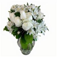 Bright Day · White Roses, Comes with Glass Vase
Flowers and/or Vase may slightly vary from picture, pleas...