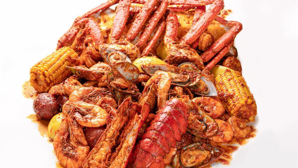 Captain'S Catch Combo L $20 Off · <Feeds 5-6 People> Lobster tails (2 tails), Snow crab legs (2 clusters), Shrimp peeled off (1 lbs), Shrimp head on (1 lbs), Mussels (1 lbs), Clams (1 lbs). Comes with 2 corns, 5 potatoes, 5 sausages.