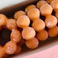 🍩 Box Of 8 Funnel Cake Mochi Donuts · Enjoy a box of 8 Funnel Cake Flavored Mochi Donuts. Mmmmmmm

Visit our website www.MochiDoug...