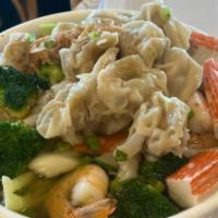 Rice Noodles Soup With Shrimp, Crab, Squid & Chicken · Hu tieu tom cua muc Ga.
