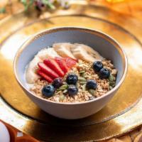 Granola Aux Graines De Pumpkin · low fat yoghurt, strawberries, banana, toasted almonds