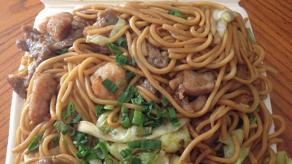 House Chow Mein · It comes with Chicken, Beef, Shrimp.