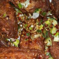 Chicken Wings With Pepper & Salt (8) · 