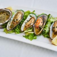 Sm Mussels  · Mussels in your choice of white wine or red sauce.
(4 Mussels)