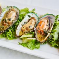 Lrg Mussels · Mussels in your choice of white wine or red sauce.
(6 Mussels)