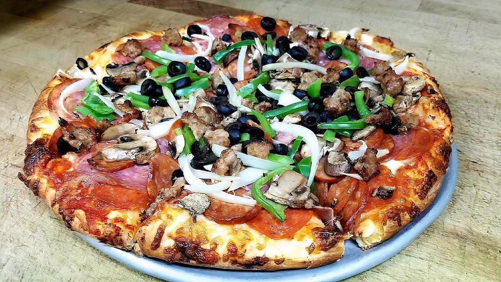 Large Combo · Pepperoni, salami, Italian sausage, linguiça, mushrooms, bell peppers, onions, and olives.