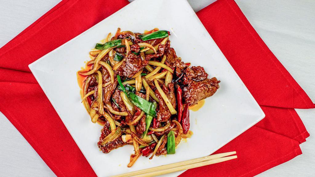 Mongolian Beef 蒙古牛 · Spicy. Beef with shredded white & green onions and dry chili peppers