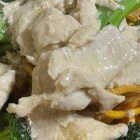 Crispy Noodle Delight · Choice of meat; served with broccoli, carrots, and brown sauce