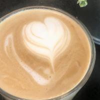 Le Café Praline · Double espresso with steamed milk, hazelnut and caramel syrups.
