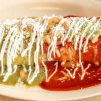 Burrito Mojado Divorciado / Wet Divorced Burrito · Burrito rojo y verde con carne, arroz, frijol, cebolla/cilantro adentro y guacamole, tomate,...