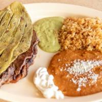 Mexicanísimo · Plato de carne asada, pollo o pescado con nopal, arroz, frijol, crema y guacamole, con 4 tor...