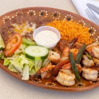 Camarónes Mojo De Ajo · Made with tender pieces of shrimp simmered in a sumptuous butter and garlic sauce.