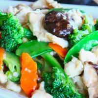 Moo Goo Gai Pan (Dinner) · White meat chicken sauteed with broccoli, carrots, baby corn, shiitake mushrooms, and snow p...