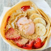 Strawberry Shortcrepe · Speculoos Spread, Strawberry, Banana, Graham Crumbs, Strawberry Cream Ice Cream, Coop Whip