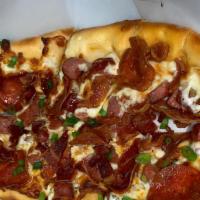 Carnivore · Italian sausage, pepperoni, bacon, mozzarella