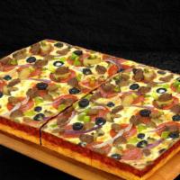 Piara Deep Dish Supreme Pizza · Pepperoni, Mushrooms, Green Pepper, Onions, Sausage, Beef, Black Olives