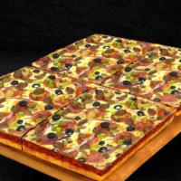 Giant Deep Dish Supreme Pizza · Pepperoni, Mushrooms, Green Pepper, Onions, Sausage, Beef, Black Olives
