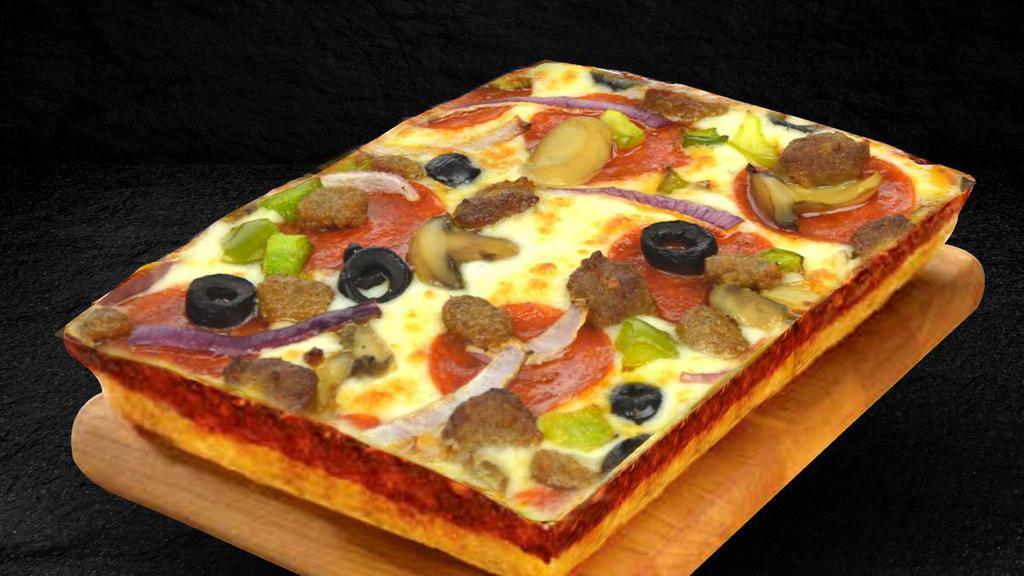 Piara Personal Pan Supreme Pizza · Pepperoni, Mushrooms, Green Pepper, Onions, Sausage, Beef, Black Olives