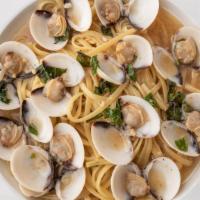 Linguine Alle Vongole · Pasta with fresh manila clams, olive oil, garlic, fresh parsley in a white wine sauce.
