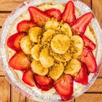 Panna Maraviloosa (Ashta Plate) · Ashta, banana, strawberry, pistachio, almonds and raw honey.