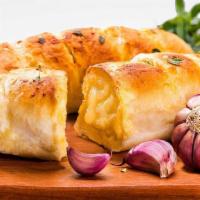 690 - Garlic Bread With Cheese · Pão de Alho com Queijo.