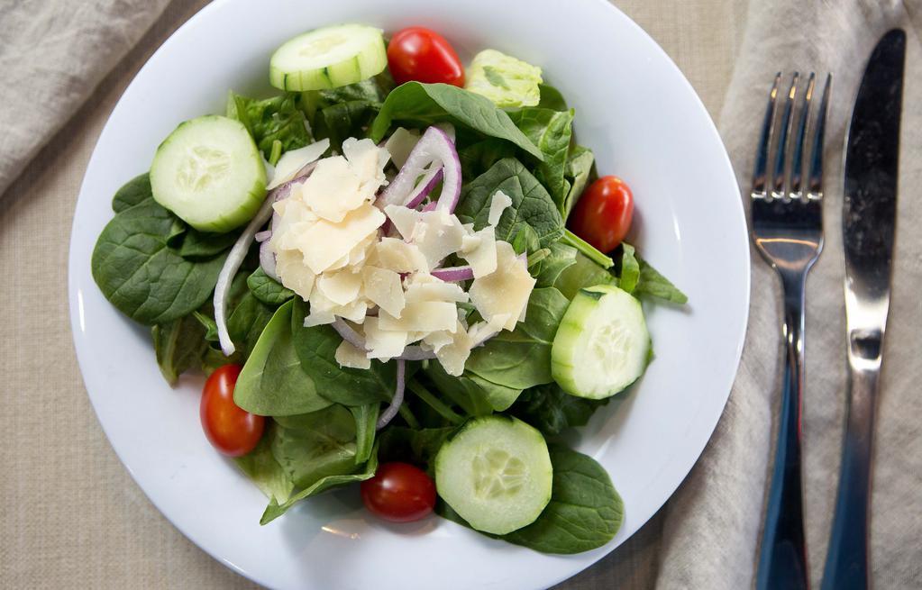 Side Salad · Lettuce+ tomatoes+ onions + shredded cheese + green peppers + mushrooms. Choice of Ranch, Blue Cheese, 1000 Island, Vinaigrette, Spicy Ranch or Jalapeño Ranch.