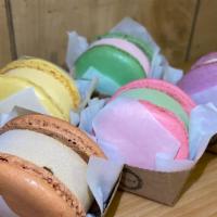 Macaron Ice Cream Cookie · Macaroon cookie filled with ice cream