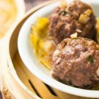 Steam Beef Ball With Shred Cabbage 古法牛肉球 · 