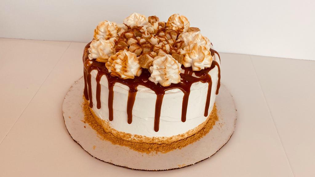 Strawberry Cheesecake Cake · 7-inch round cake, serves 10-12. Delicious strawberry and cheesecake froyo layers on a white/vanilla cake base, with a luscious filling of caramel sauce and cheesecake bites, and even more on top! Please call the store at 469-454-6797 to confirm availability BEFORE ordering.