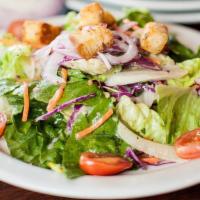 Primo House Salad · Romaine lettuce, tomatoes, red onion, cabbage, carrot and homemade croutons.