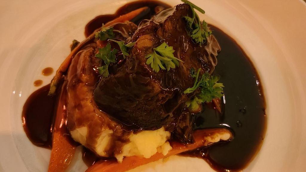 Sienna Ale Braised Short Ribs Family Meal For 4 People · 1 Family Sized Portion: Sienna Ale Braised Short Ribs with mashed potatoes Choice of 1 Family Sized Portion (Sienna Salad or Caesar Salad) Dessert half dozen fresh chocolate chip cookies Includes half loaf of french bread