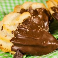 Chocolate Butter Cookie · Butter cookie, dipped with chocolate / Galleta de mantequilla, bañada en chocolate.