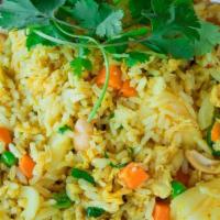 Pineapple Curry Fried Rice (Gf) · Vegetarian. Yellow curry, pineapple, cashew, egg, onion, scallion, peas and carrots.