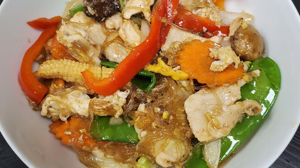 Pad Woon Sen · Mung bean thread noodles, or glass noodles, stir-fried with bell pepper, onion, scallion. carrot, and egg. Choice or meat, tofu, or combination veggies. Comes with a side of Jasmine Rice.