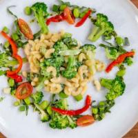 Vegetarian Mac & Cheese · Elbow pasta in creamy cheesy alfredo sauce with broccoli.