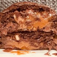 The Pão De Mel Cookie Brazil · Chocolate dough with cloves, cinnamon, nutmeg and honey.
Filling: Dulce de leche.