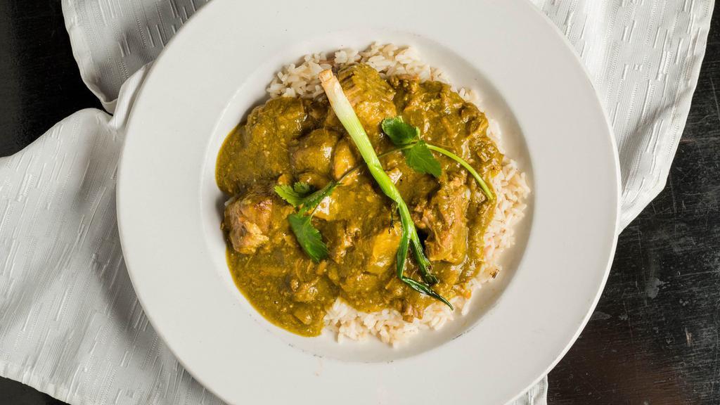 Carne De Puerco En Salsa Verde · Juicy pork chunks dipped in a delightful green sauce made with tomatillos, cumin, and serrano peppers. Served with white rice and refried pinto beans.